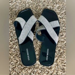 Used Steve Madden Size 10 Women’s Shoes w/ Rhinestones- Color: Black & Silver